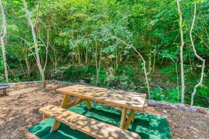 The Aries-A Stargazing, Luxury Glamping Tent Rogersville Luaran gambar